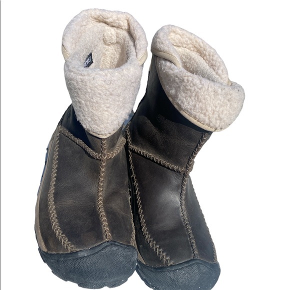 Keen Ankle Boots with Sherpa - Picture 4 of 11